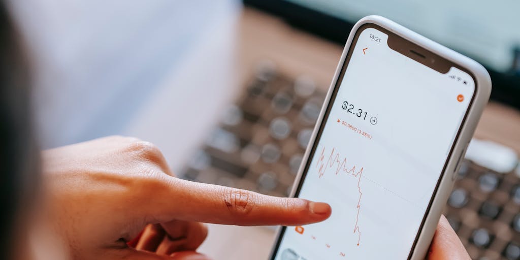 A close-up shot of a hand holding a smartphone displaying a seamless pricing app interface, with a blurred background of a busy café. The screen shows various pricing options for coffee and snacks, emphasizing the ease of making choices without confusion.