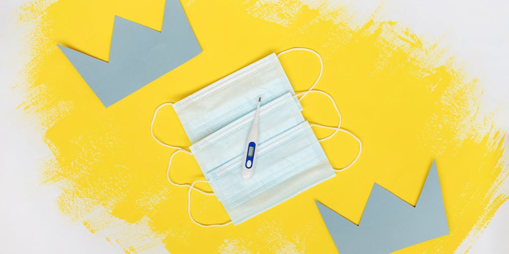 An artistic flat lay of various price tags in different colors and textures, arranged in a circular pattern. In the center, a small thermometer icon is placed, indicating the 'warm' aspect of Lemwarm Pricing. The background is a soft, neutral fabric to enhance the colors of the tags.