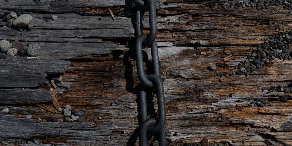 An artistic representation of a broken chain link, symbolizing the withdrawal of connections. The chain links are made of digital elements, like pixels or binary code, to represent the online nature of LinkedIn.